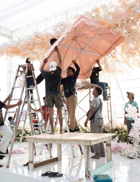 Balloon decoration setup